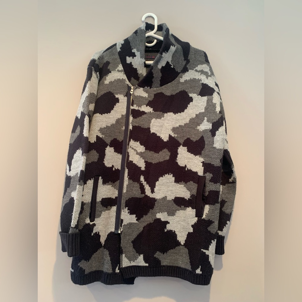 RNT 23 Camo Sweater